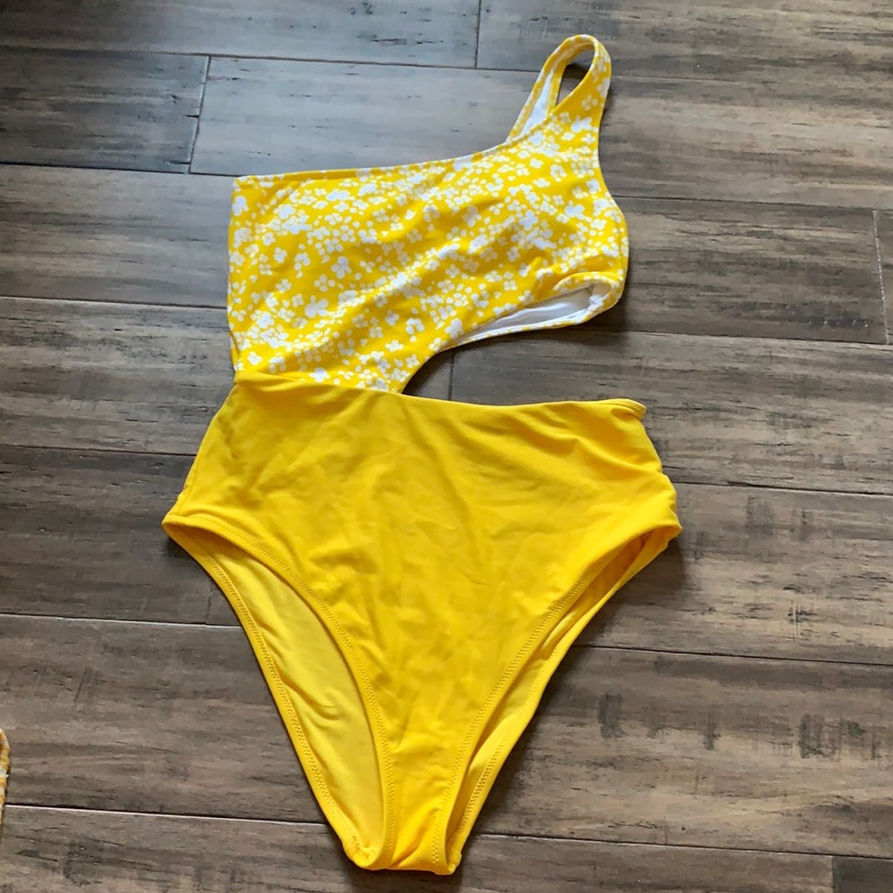 One shoulder cute Aerie Yellow swimsuit size M